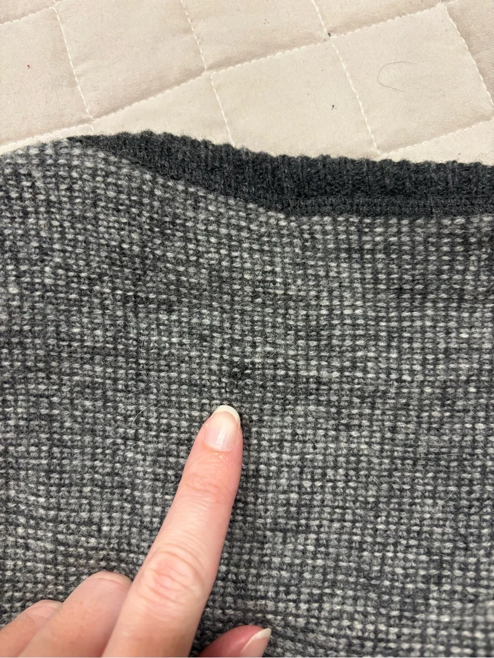 J.Crew 100% Lambswool Crewneck Sweater Gray Charcoal Contrast V Detail Men’s XL